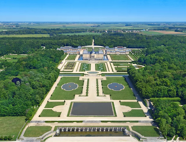 Around Vaux-le-Vicomte